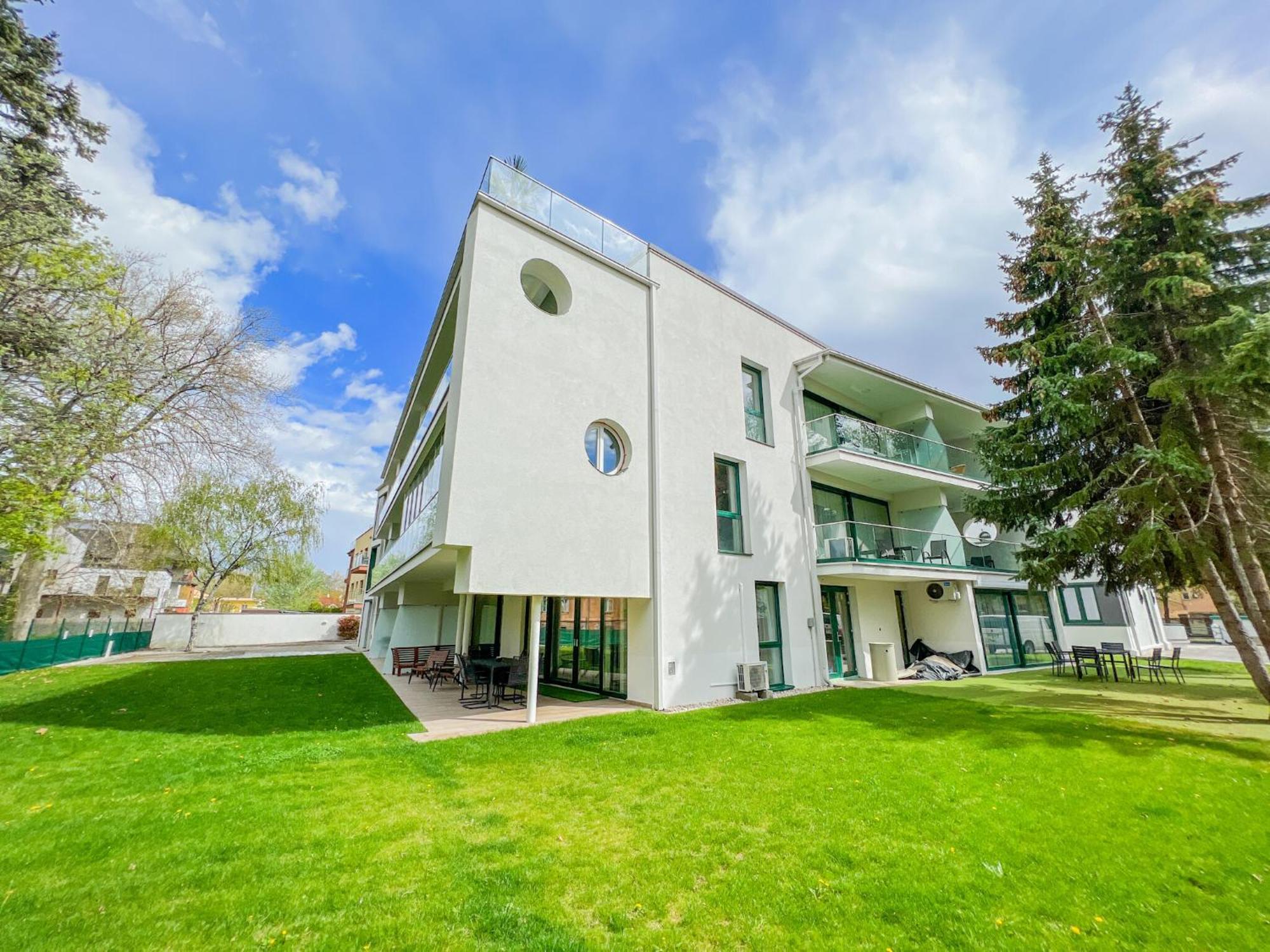 Bauhaus Wellness 105 Siofok