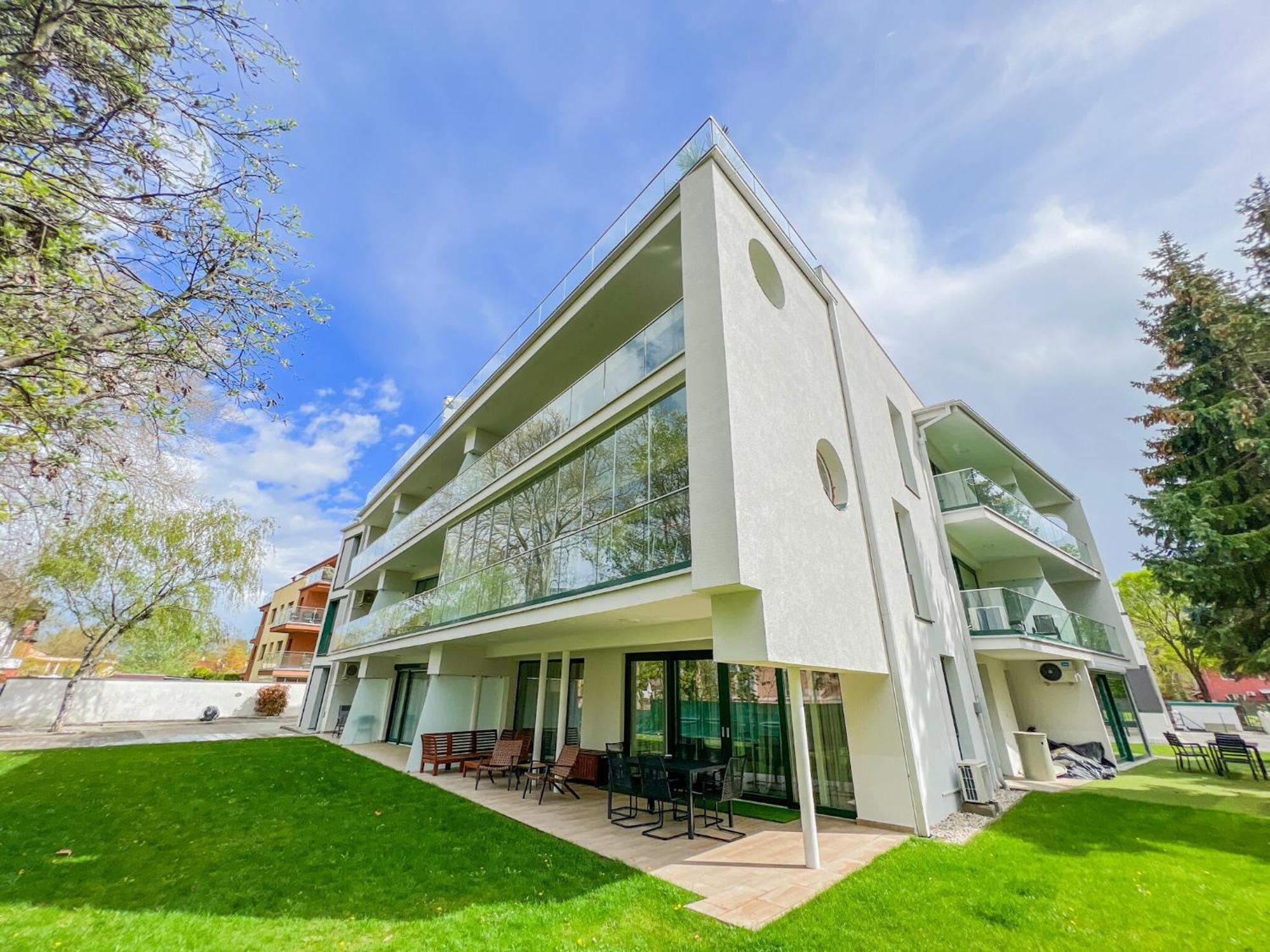 Bauhaus Wellness 105 * Siofok