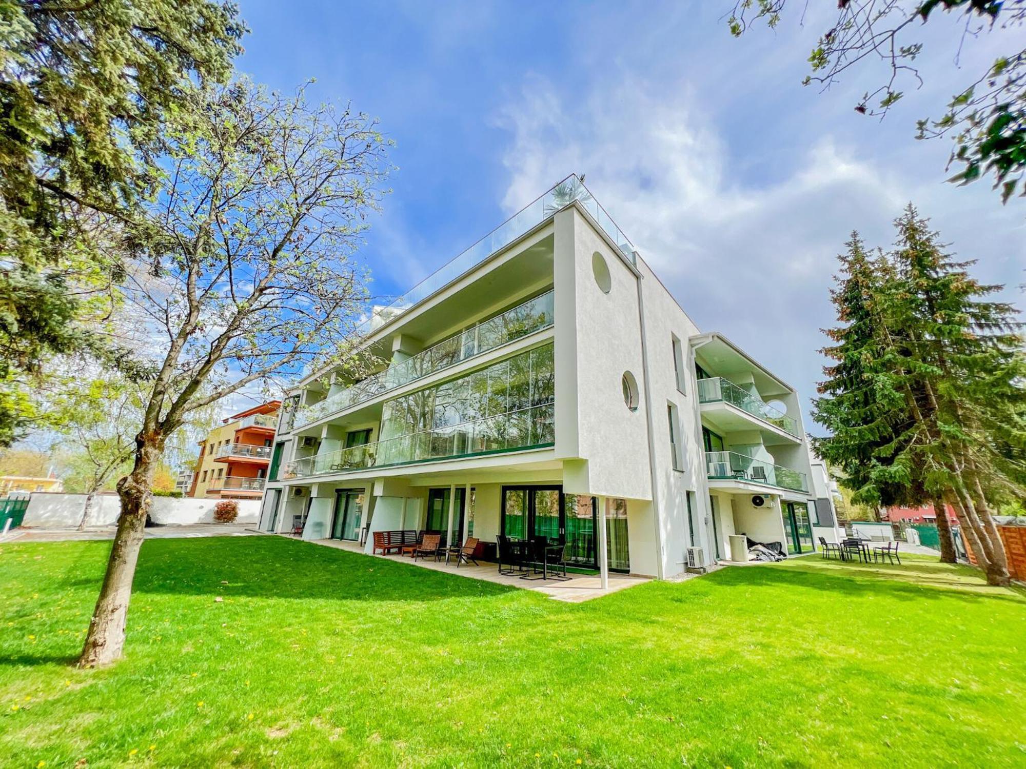 Bauhaus Wellness 105 Apartment Siofok